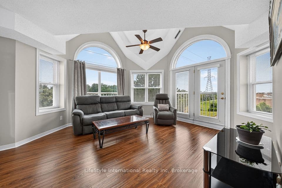208 Silvercreek Parkway N 307, Guelph, ON N1H 8H2 – main photo