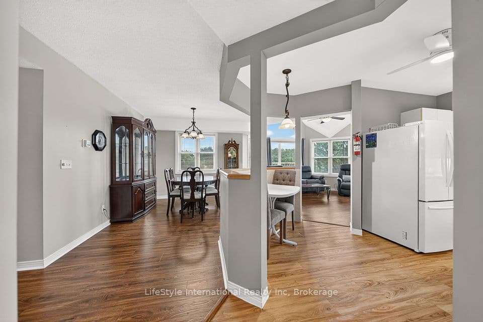 208 Silvercreek Parkway N 307, Guelph, ON N1H 8H2 – photo 2