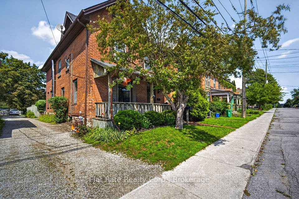 220 LONDON Street, Peterborough, ON K9H 2Y9 – photo 2