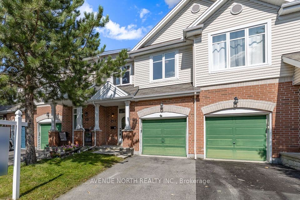 205 Hidden Meadow Avenue, Blossom Park - Airport and Area, ON K1T 0C2 – main photo