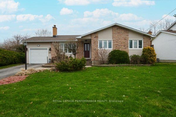 401 Phoenix Crescent, Orleans - Cumberland and Area, ON K1E 1V6 – main photo