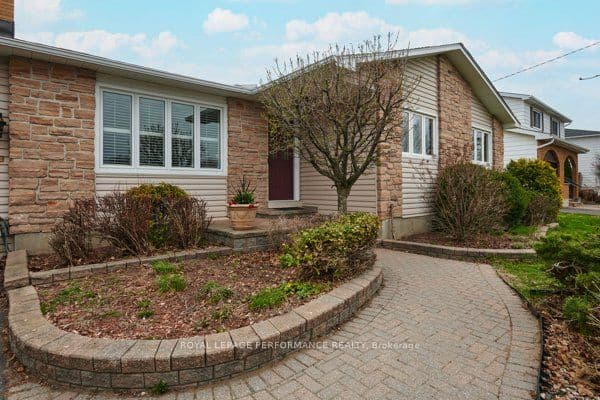 401 Phoenix Crescent, Orleans - Cumberland and Area, ON K1E 1V6 – photo 3