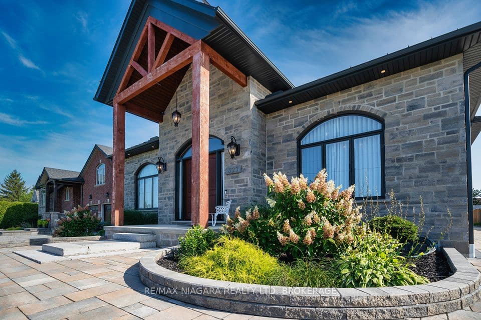 327 Queenston Road, Niagara-on-the-Lake, ON L0S 1J0 – photo 2