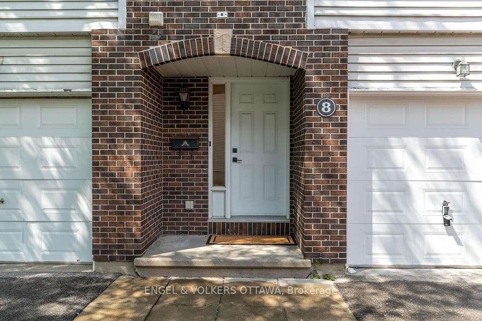 8 Almond Lane, Kanata, ON K2L 3T2 – photo 2