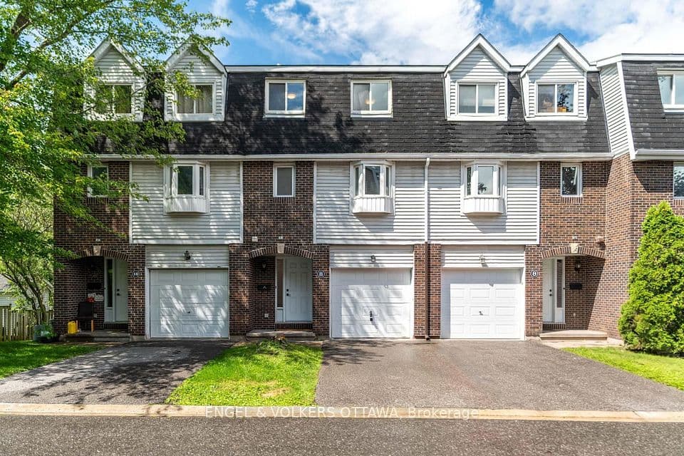 8 Almond Lane, Kanata, ON K2L 3T2 – main photo