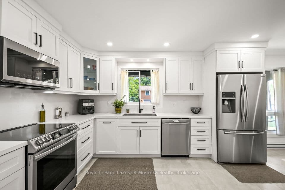 571 David Street E, Gravenhurst, ON P1P 1M1 – main photo