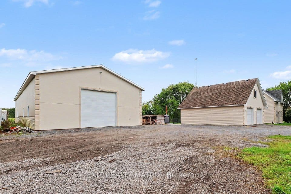 1991 FINCH-WINCHESTER BOUNDARY Road, North Stormont, ON K0C 1H0 – photo 3