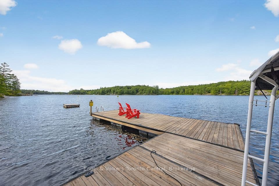1042 Amanda Lane, Gravenhurst, ON P1P 1R3 – main photo