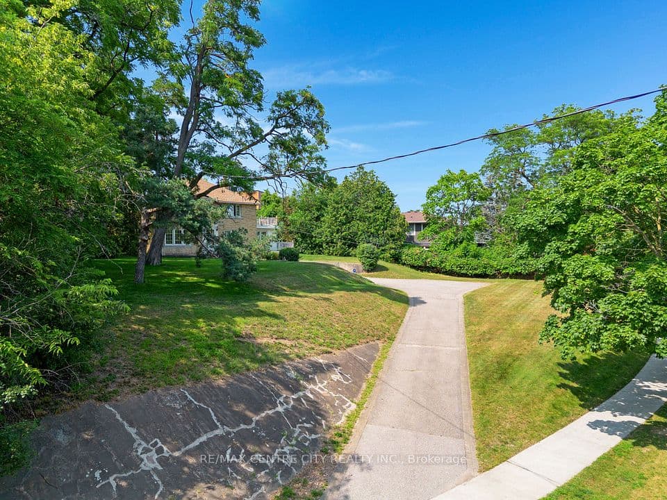 272 Sheldon Avenue N, Kitchener, ON N2A 1G7 – photo 3