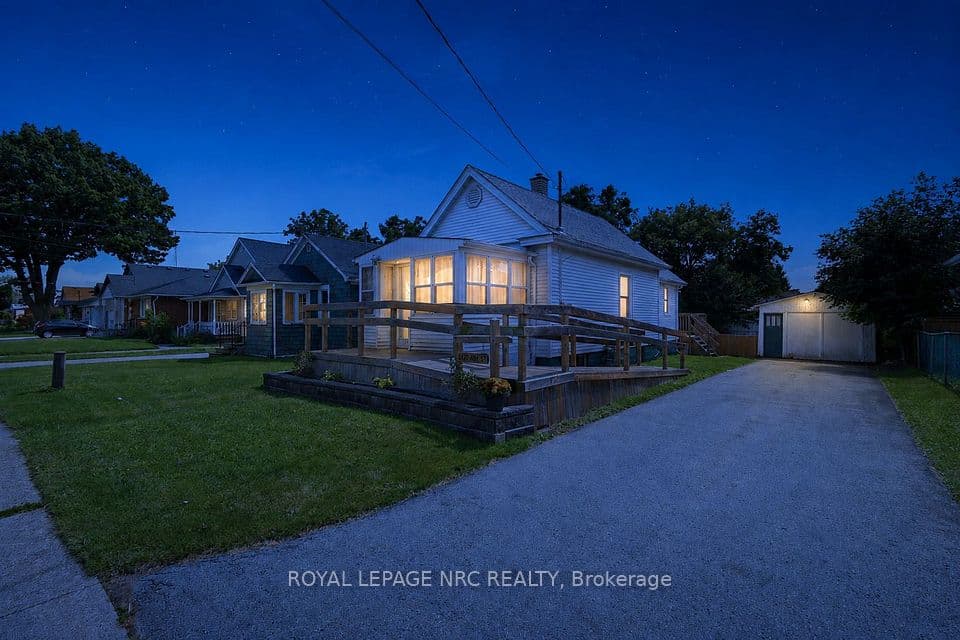 6422 Ash Street, Niagara Falls, ON L2G 2H5 – main photo