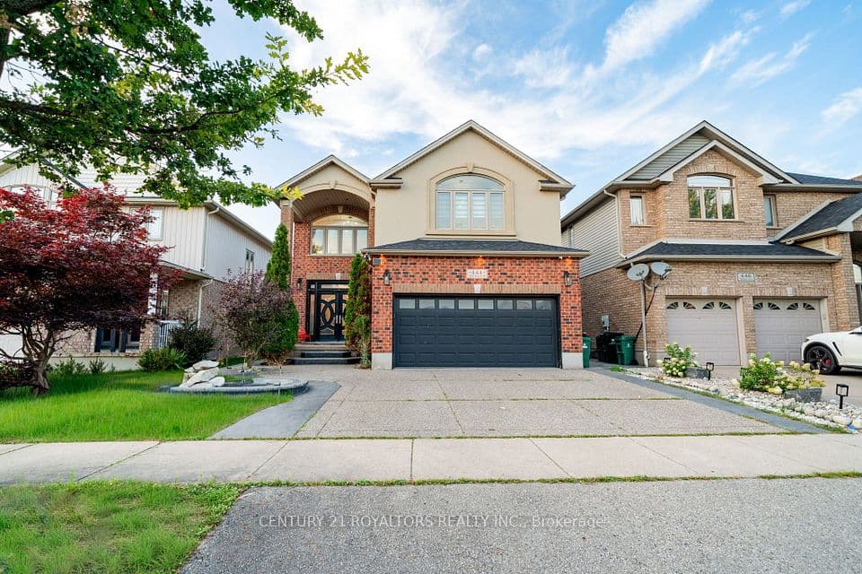 444 Thomas Slee Drive, Kitchener, ON N2P 2X6 – main photo