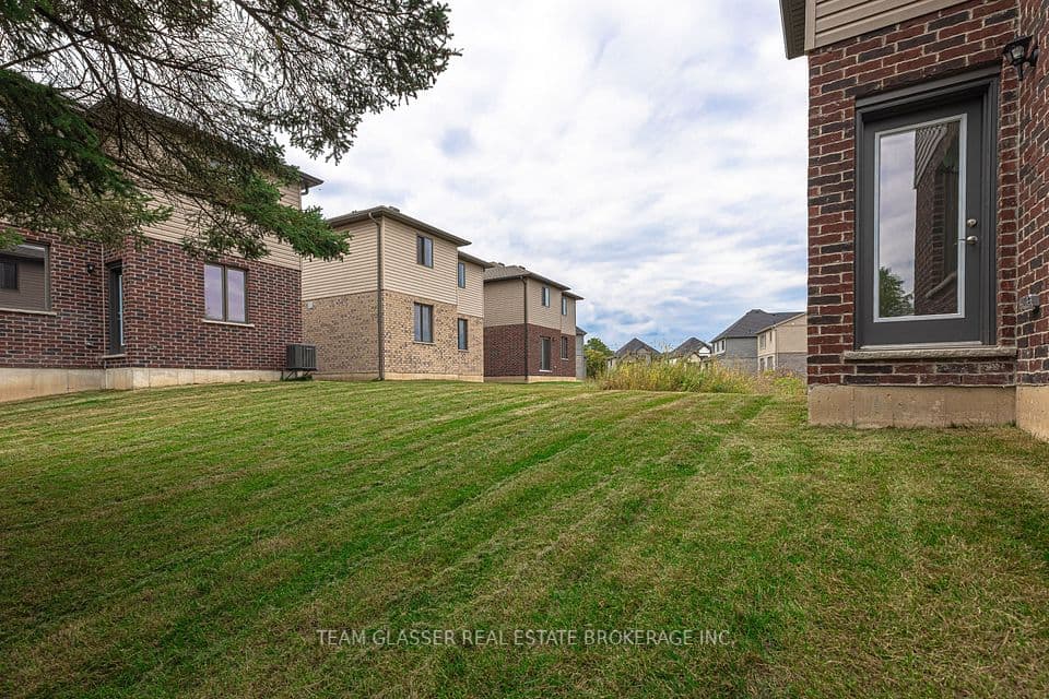1600 Chickadee Trail, London South, ON N6N 1K6 – photo 2