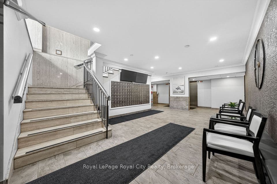 19 Woodlawn Road E 206, Guelph, ON N1H 7B1 – photo 3