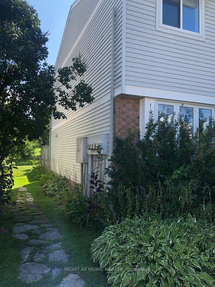 1781 Winter Rose Lane, Orleans - Convent Glen and Area, ON K1C 7A6 – photo 2