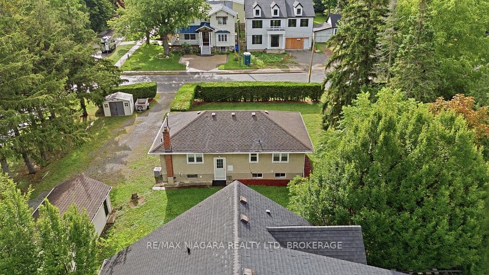 557 Mississagua Street, Niagara-on-the-Lake, ON L0S 1J0 – photo 2