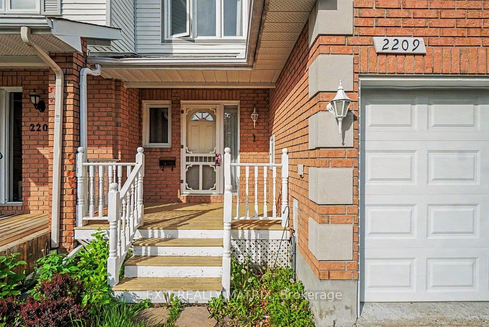 2209 Saturn Crescent, Orleans - Cumberland and Area, ON K4A 3T6 – photo 2