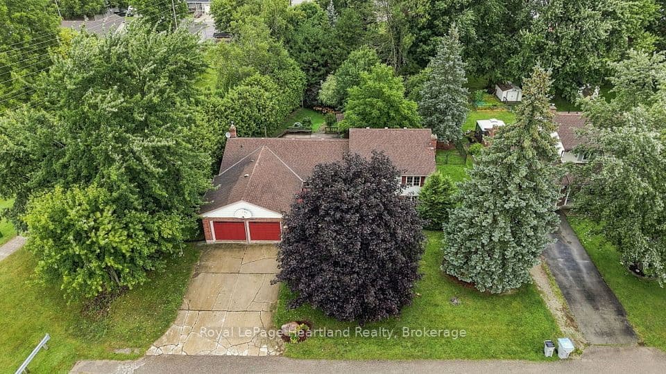 595 Inkerman Street W, North Perth, ON N4W 1C7 – main photo