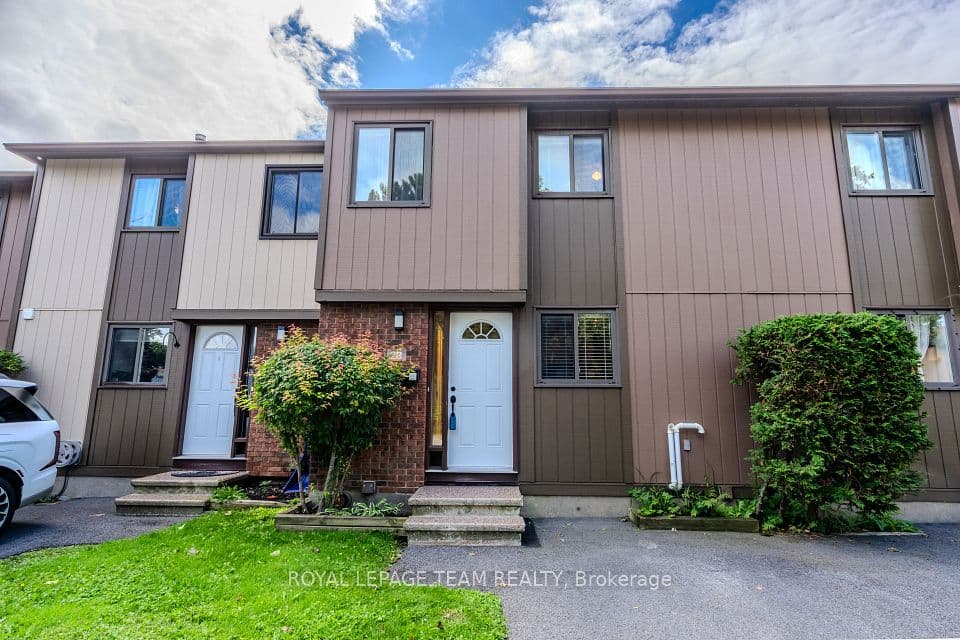 2 Larkshire Lane B, Barrhaven, ON K2J 1Y6 – main photo