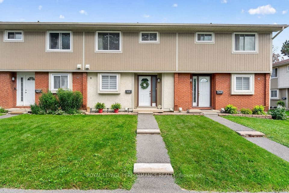 3903E Old Richmond Road, Bells Corners and South to Fallowfield, ON K2H 8T8 – main photo