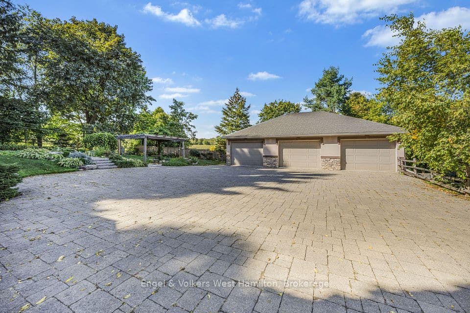 94 8 Highway, Hamilton, ON L9H 4V5 – photo 2