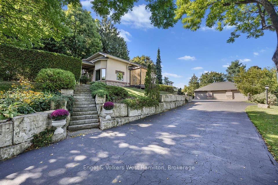 94 8 Highway, Hamilton, ON L9H 4V5 – main photo