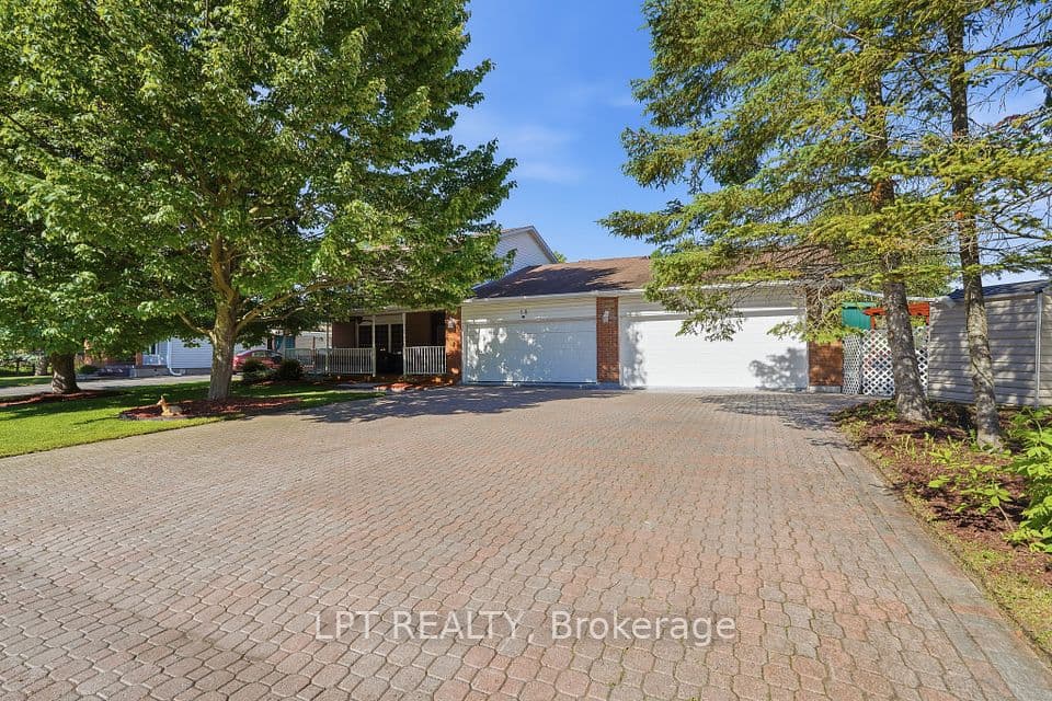 18 Louise Crescent, Russell, ON K0A 1W0 – main photo