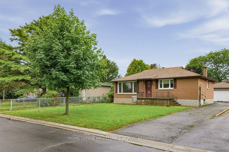 59 Campbell Crescent, Kingston, ON K7M 1Z6 – main photo