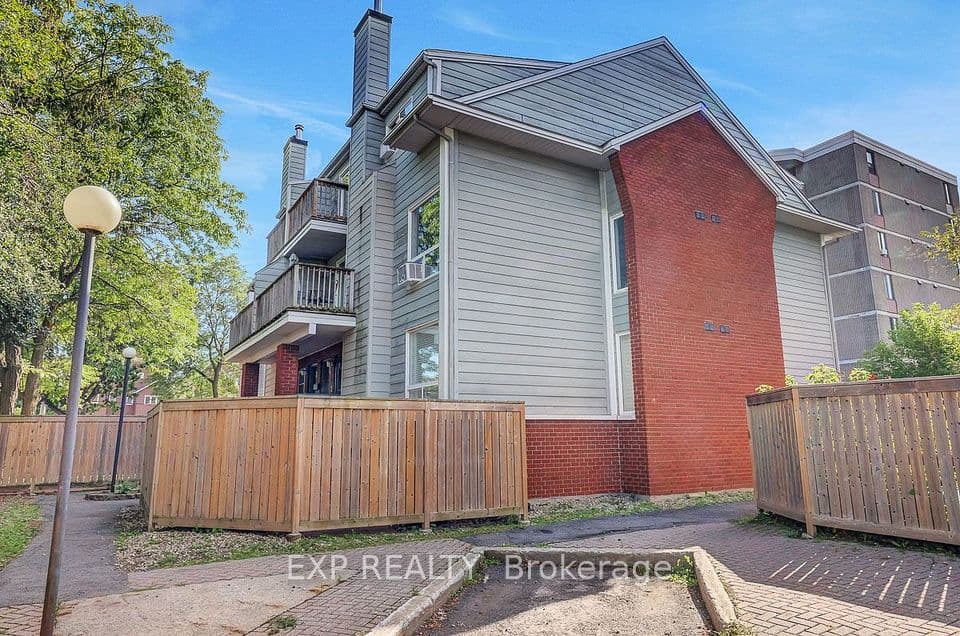 20 Hart Avenue F, Overbrook - Castleheights and Area, ON K1K 4H8 – main photo