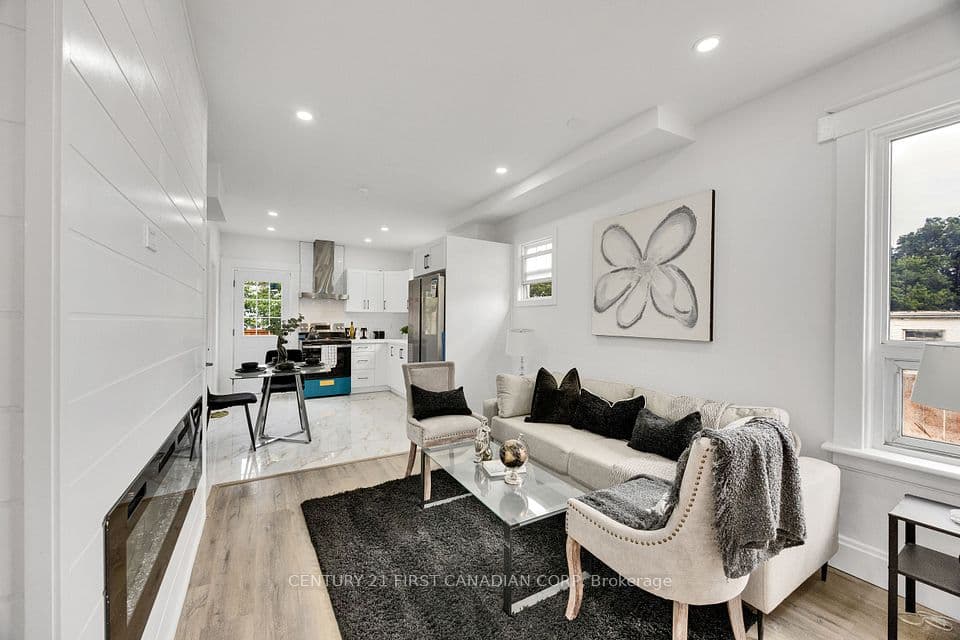 328 Oakland Avenue, London East, ON N5W 4J6 – main photo