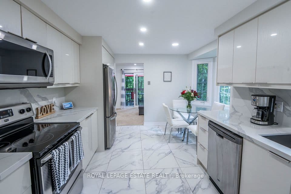 228 Kingswood Drive 3, Kitchener, ON N2E 2K2 – photo 3