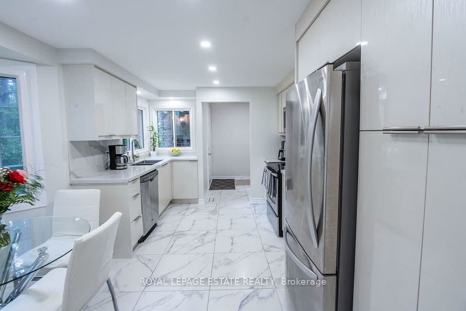228 Kingswood Drive 3, Kitchener, ON N2E 2K2 – photo 2