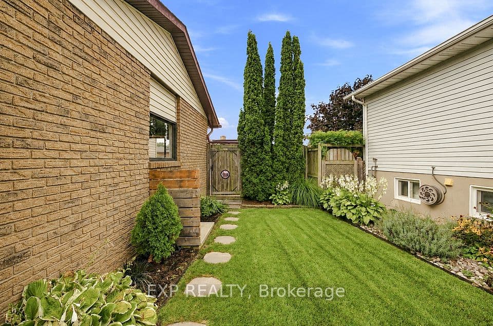 72 Acadia Drive, Welland, ON L3C 6L6 – photo 2