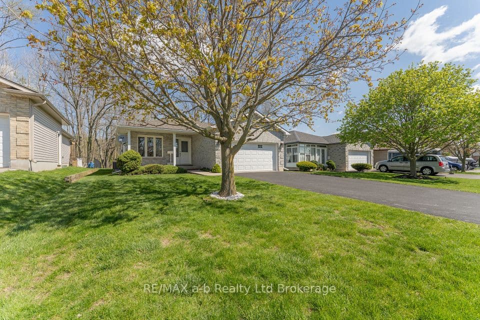 44 Beech Boulevard, Tillsonburg, ON N4G 5R8 – main photo