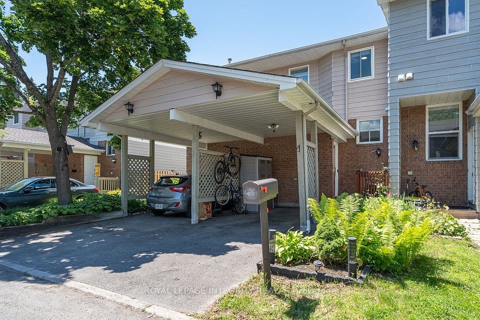 16 Stamford Private, Hunt Club - South Keys and Area, ON K1T 3J1 – photo 2