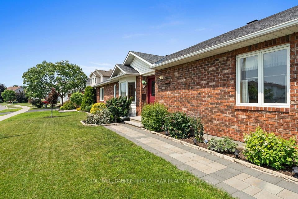 1170 Ambercrest Street, Cyrville - Carson Grove - Pineview, ON K1J 1B2 – photo 3