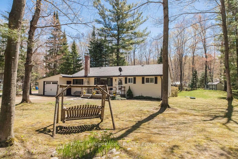 818 Sixth Street N, South Bruce Peninsula, ON N0H 2G0 – main photo