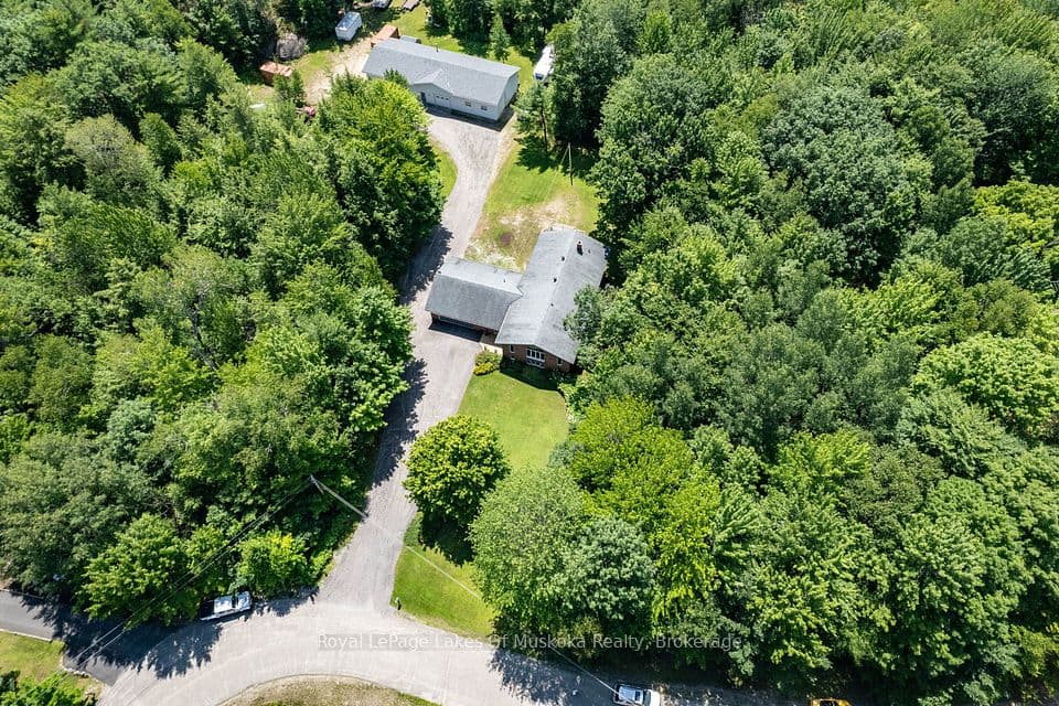 1020 AMELIA Crescent, Gravenhurst, ON P0E 1G0 – main photo