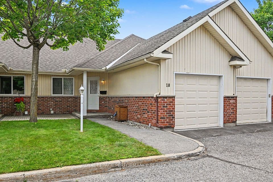 18 Daphne Crescent, Stittsville - Munster - Richmond, ON K2S 1Y1 – main photo