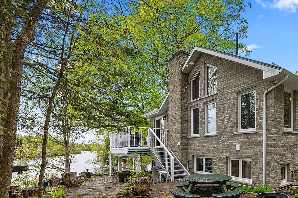 8126 Perth Road, South Frontenac, ON K0H 2L0 – main photo