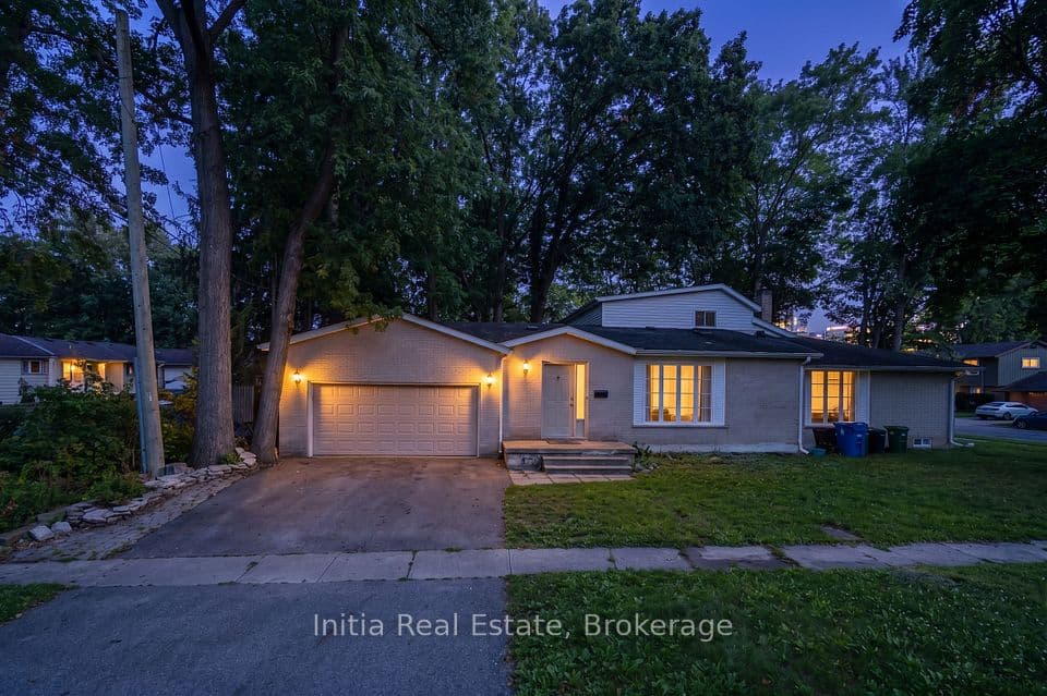 3400 St Patrick's Drive, Windsor, ON N9E 3H4 – main photo
