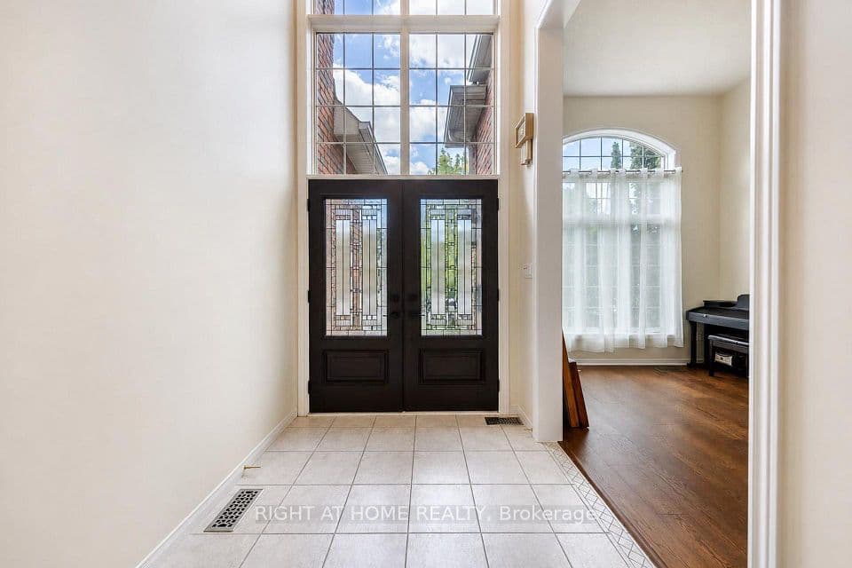 27 Thoroughbred Boulevard, Hamilton, ON L9K 1L2 – photo 2