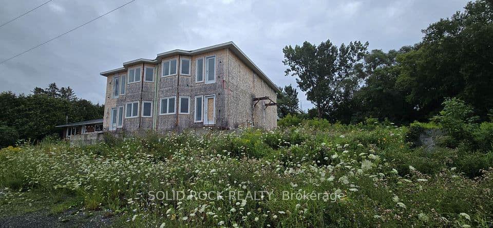 6758 Rocque Street, Orleans - Convent Glen and Area, ON K1C 1A2 – photo 2