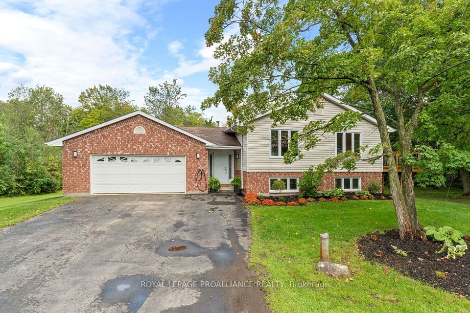 18 East Townline Road, Front of Yonge, ON K0E 1R0 – main photo