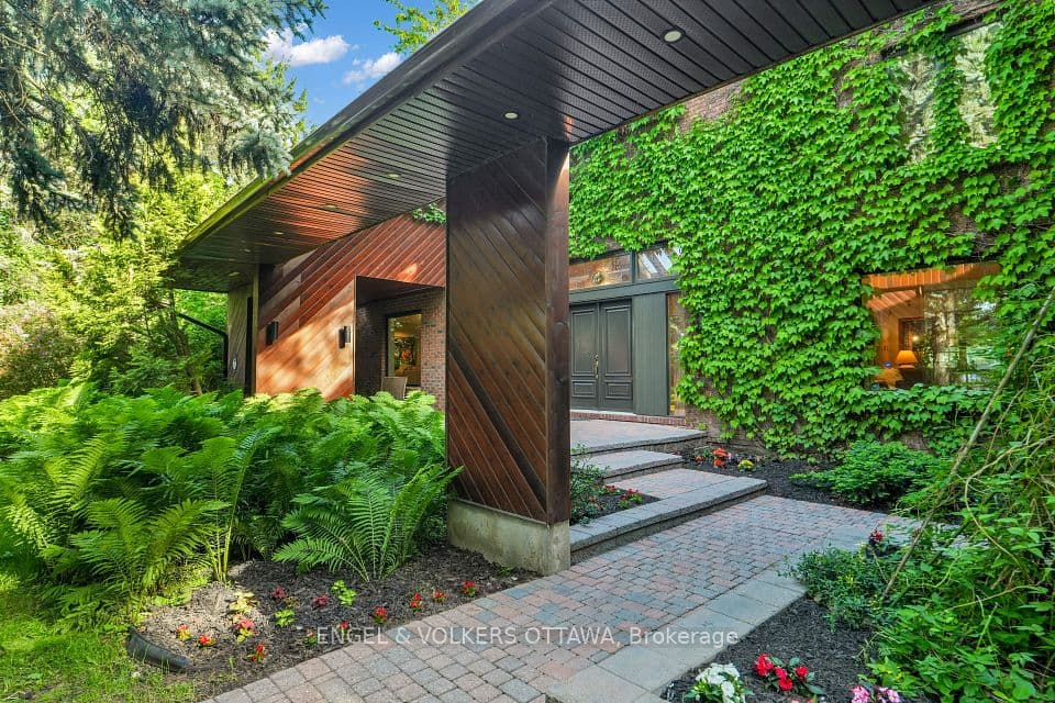 7 Mid Pines Grove, Bells Corners and South to Fallowfield, ON K2R 1B7 – photo 2