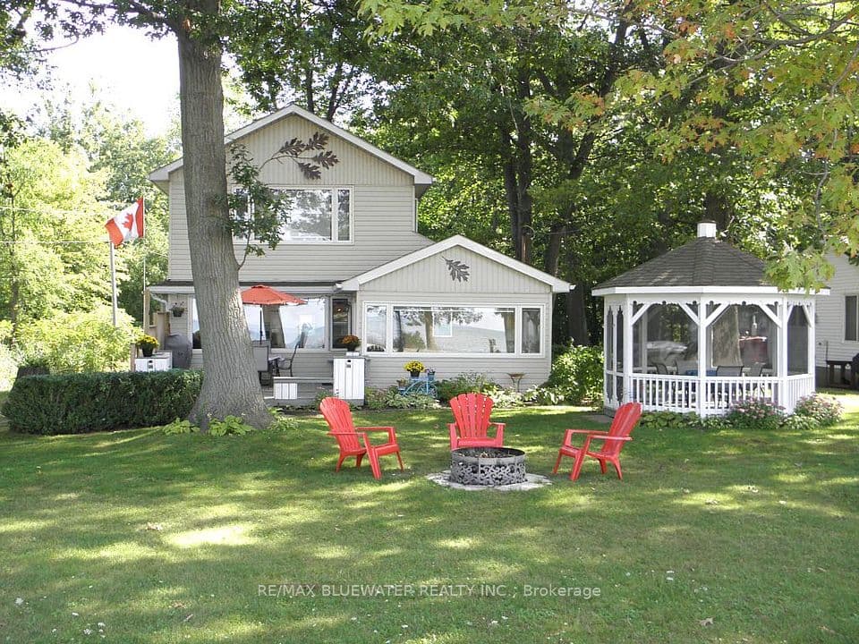 9714 Lake Road, Lambton Shores, ON N0N 1J1 – main photo
