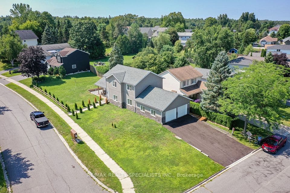 15 Lankin Avenue, Bracebridge, ON P1L 1Y4 – main photo