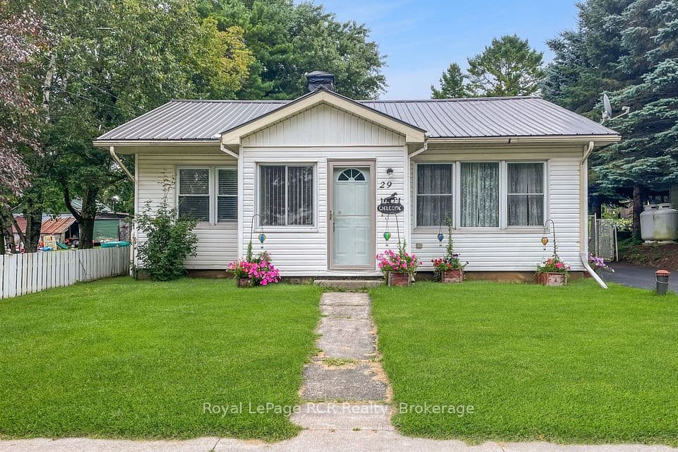29 Main Street N, West Grey, ON N0G 1S0 – main photo
