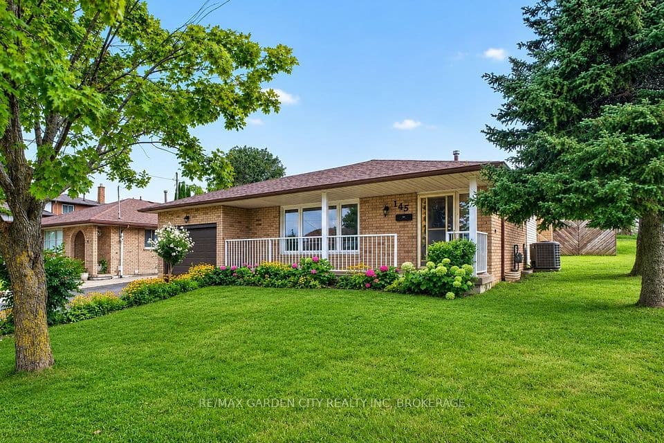 145 Adis Avenue, Hamilton, ON L9C 6T9 – main photo