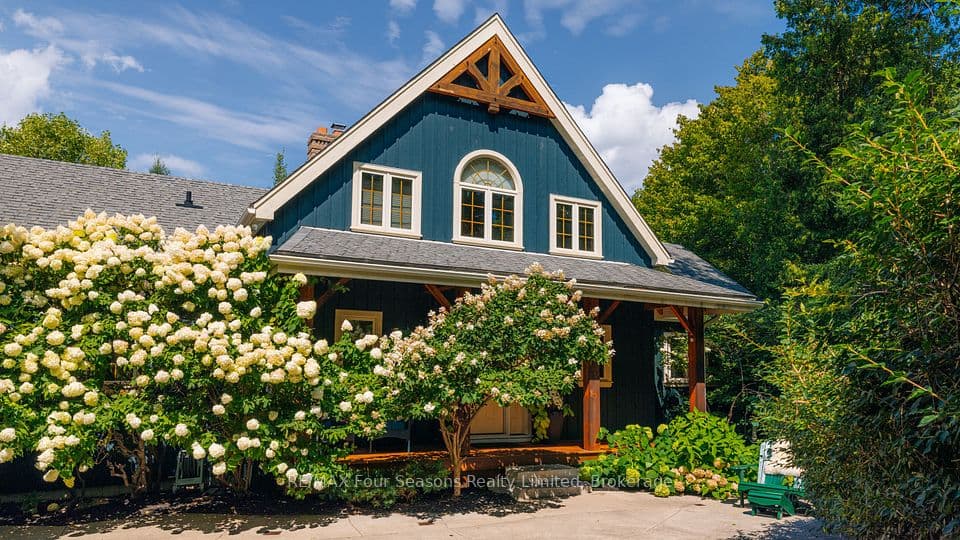 129 Davos Drive, Blue Mountains, ON L9Y 0S9 – main photo