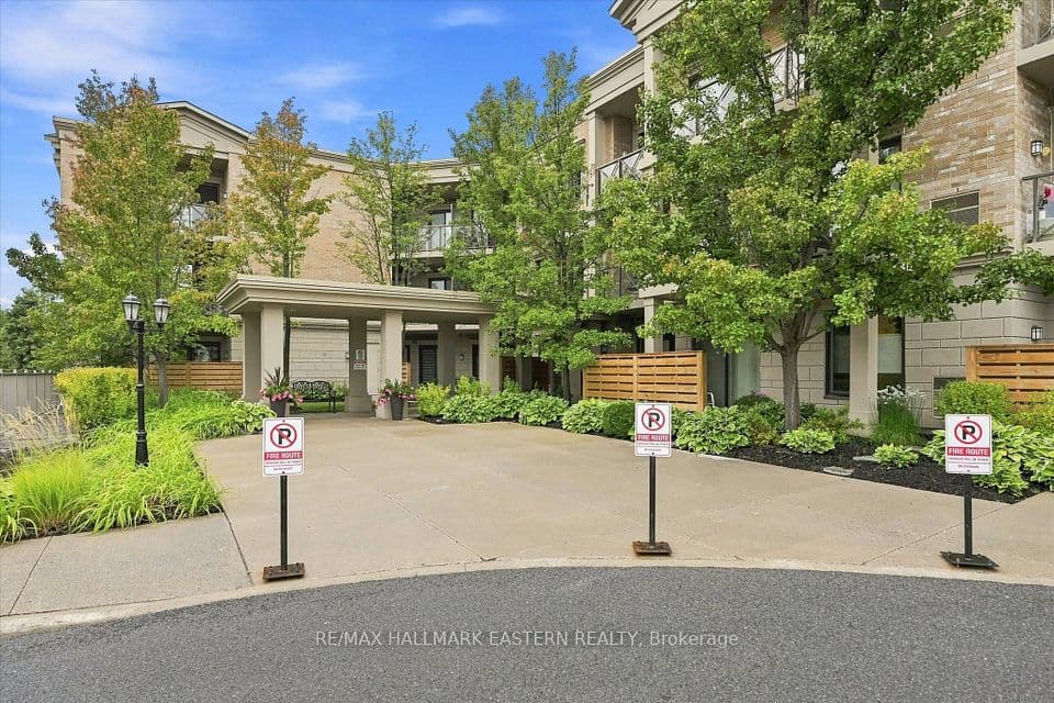 869 Clonsilla Avenue PH16, Peterborough, ON K9J 0B7 – photo 2